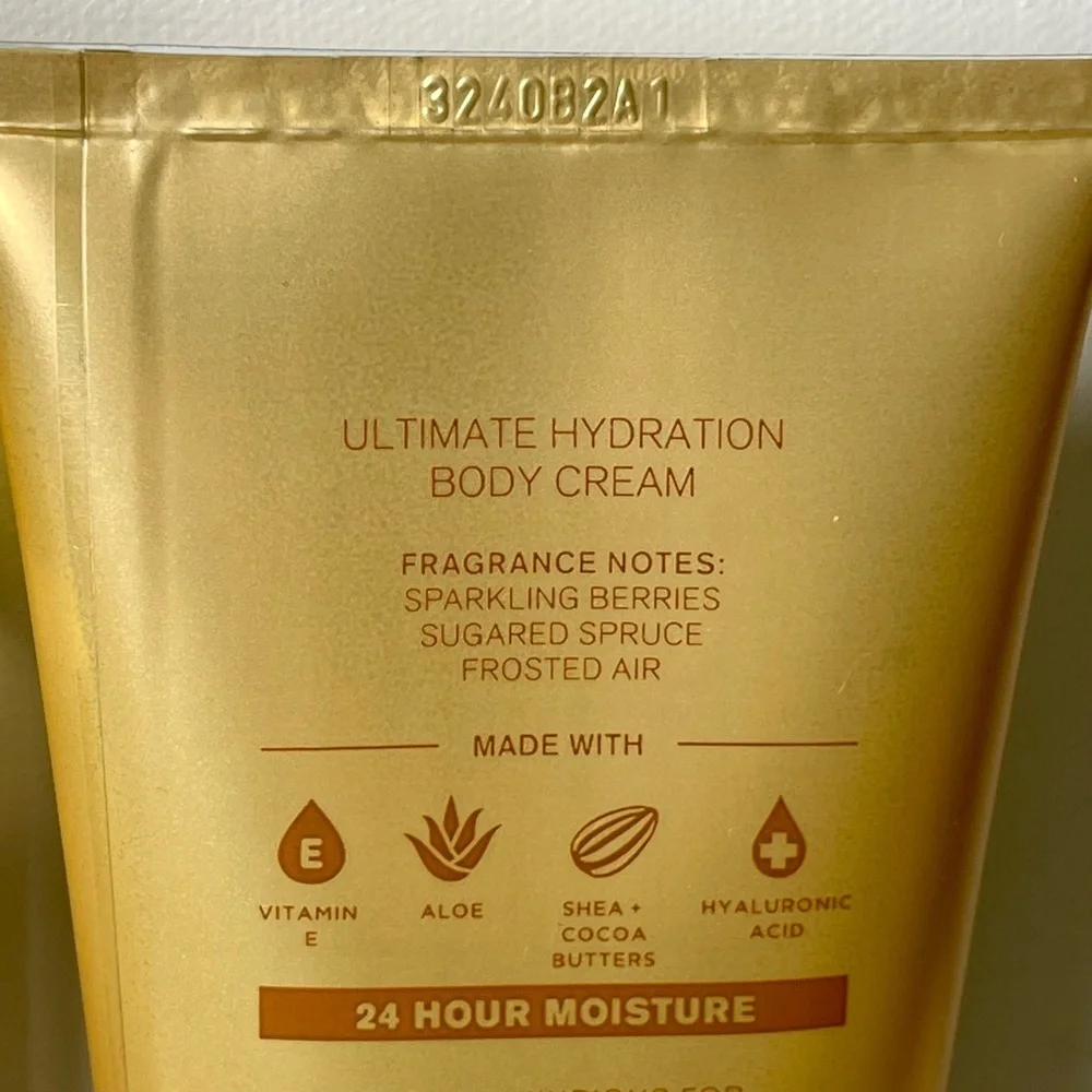Bath and Body Works Golden Berry Mistletoe Body Care Gift Set Nwt